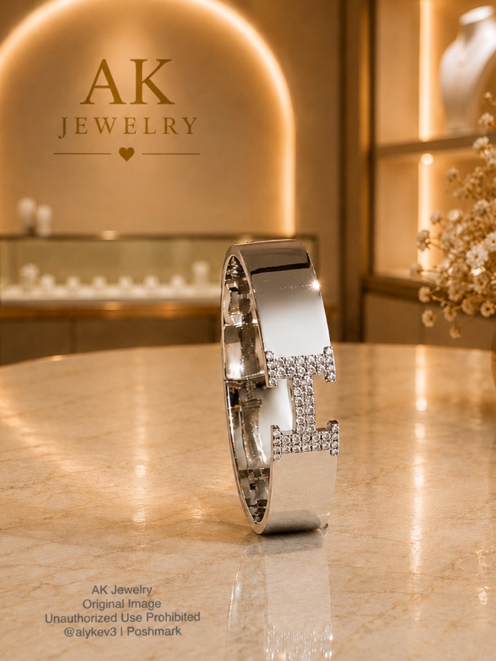 💎Luxury Mirror Polished Silver Statement Cuff Bracelet Pavé Crystal Centerpiece - Picture 3 of 4